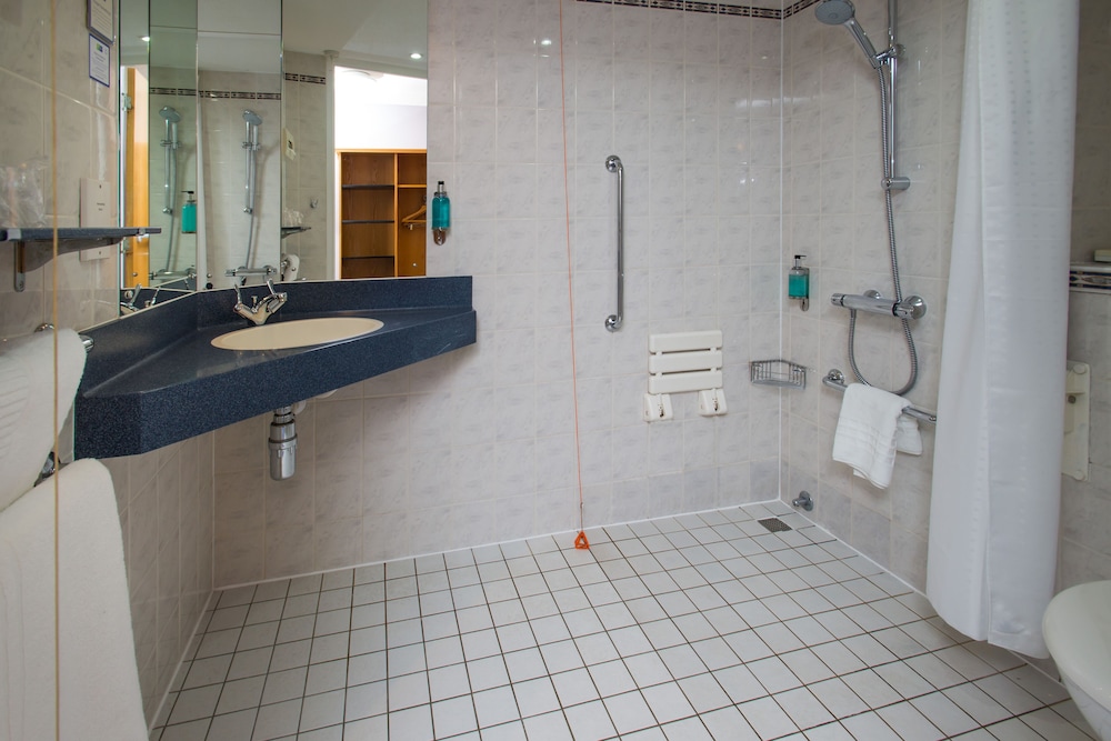 Room, 1 Double Bed, Accessible (with Free Hot Breakfast) - Photo 6