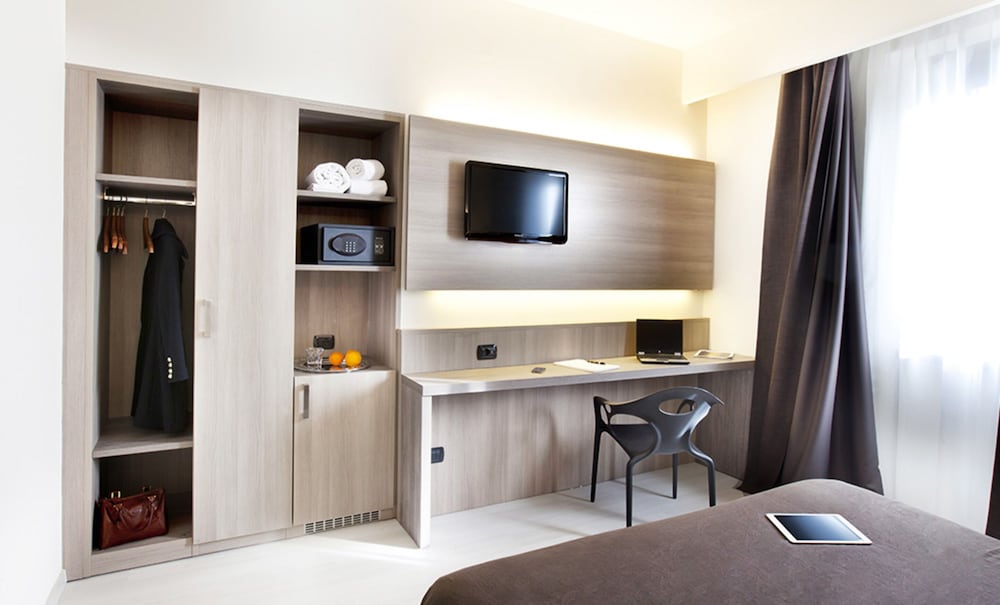 Superior Room, 1 Queen Bed, Partial Lake View - Photo 6