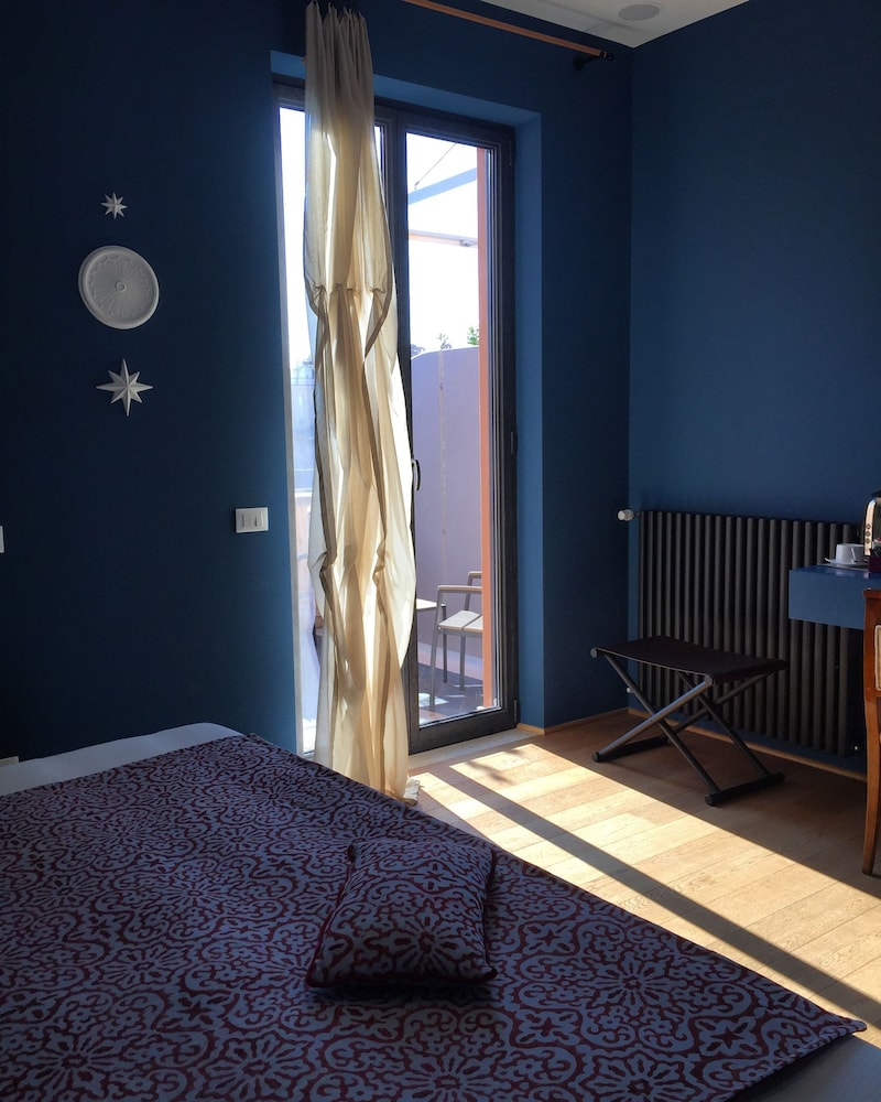 Suite, 1 King Bed, Terrace, City View photo 2