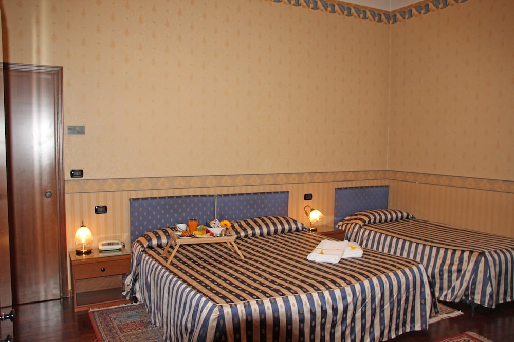 Standard Triple Room - Photo 2
