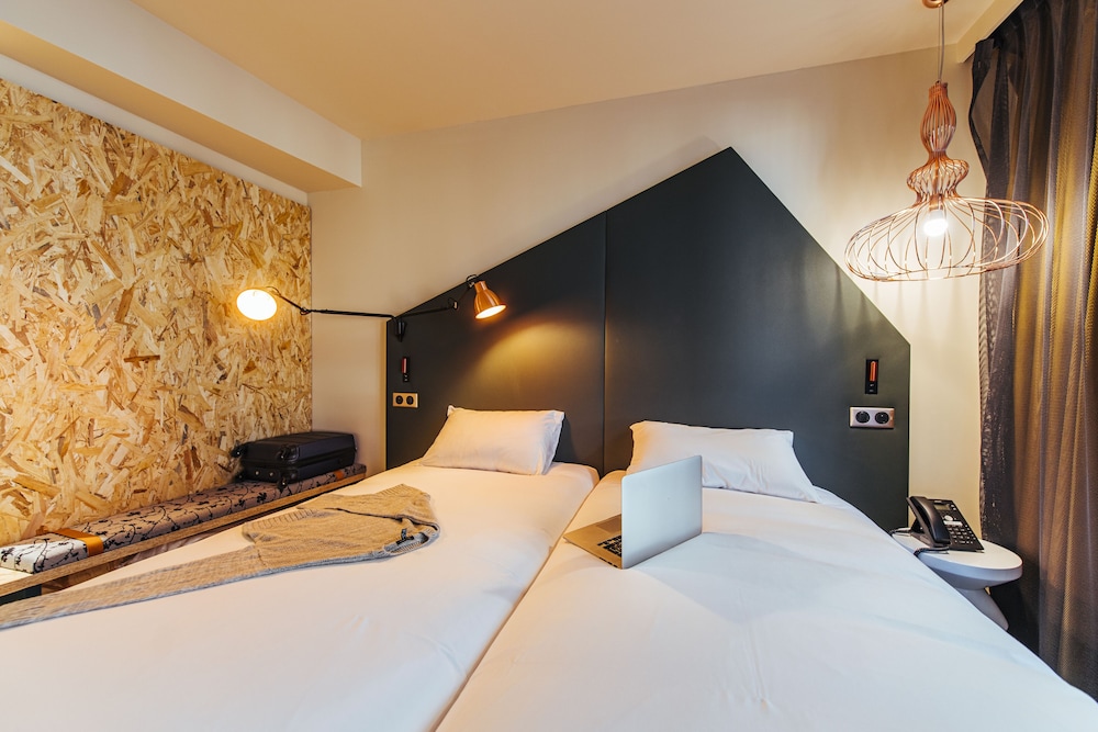 Standard Room, 2 Twin Beds - Photo 2
