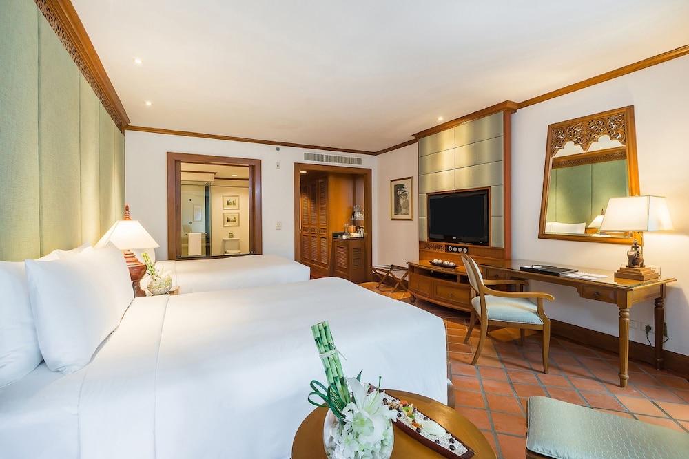 Room, 2 Double Beds, Pool View (Ground Floor, Pool Access) - Photo 2