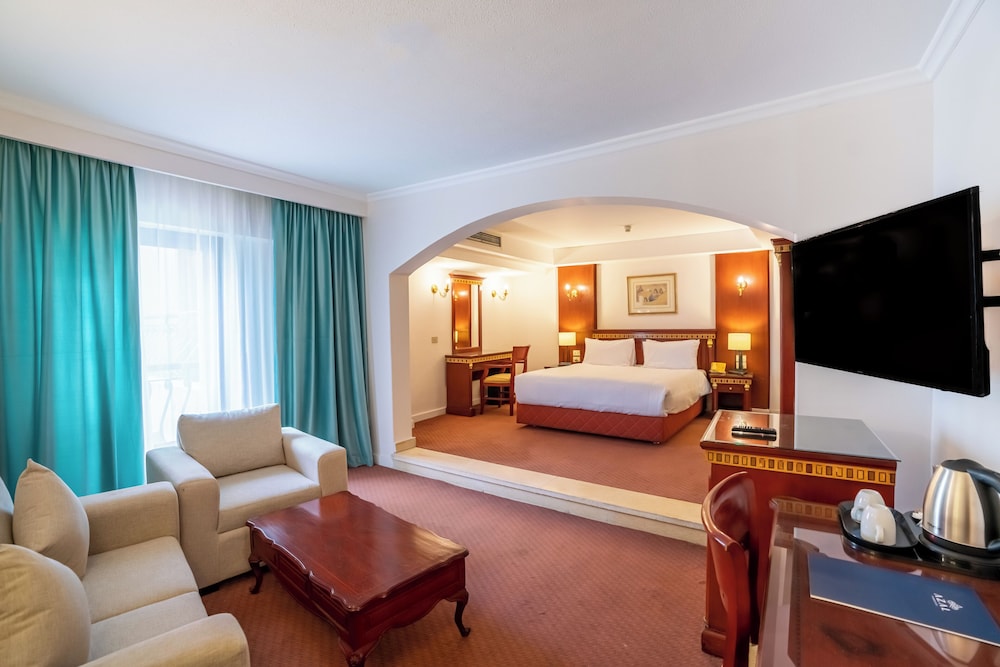 Junior Suite With Pool View
