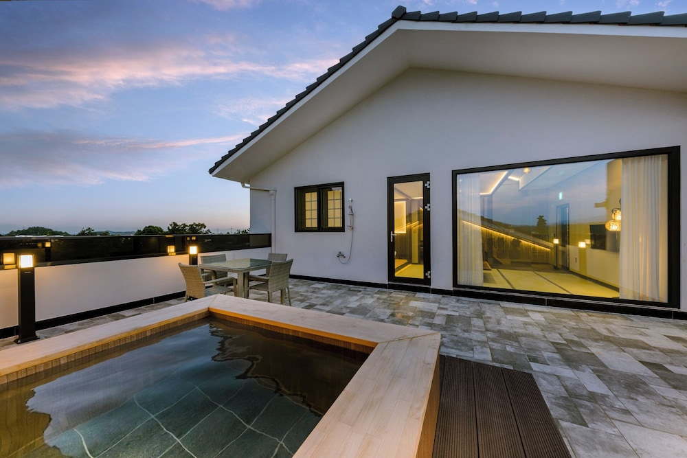 Premier Duplex - Photo 10