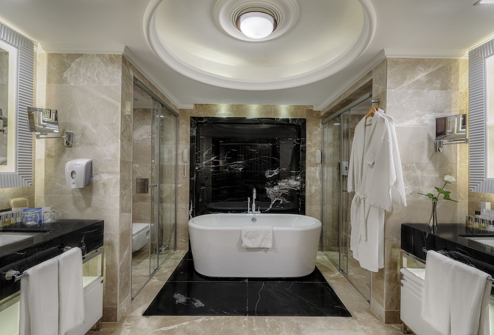 Royal Suite, 2 Bedrooms, Non Smoking, Pool View photo 2