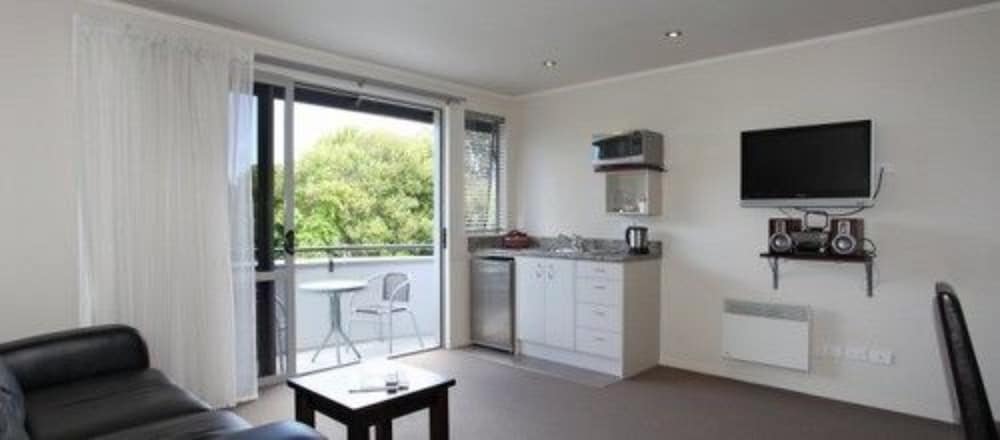 Standard Suite, 2 Bedrooms, Non Smoking, Kitchenette (Unit, Sleeps 4)