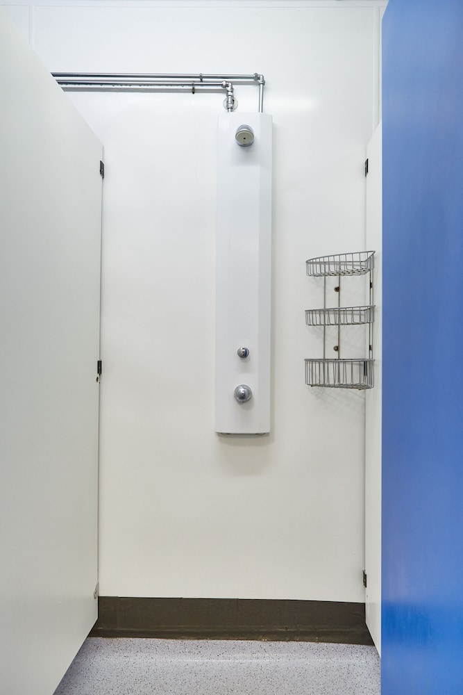 Private 6 Bed Dorm with Shared Bathroom photo 3