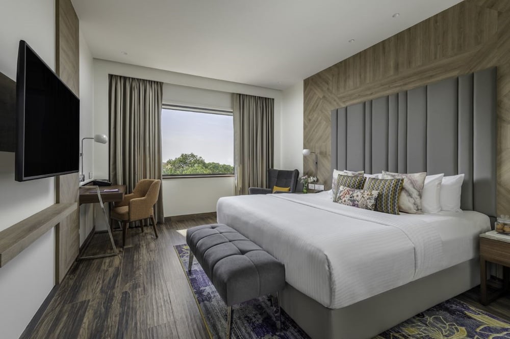 Deluxe Suite, 1 Bedroom (King Bed) - Photo 1