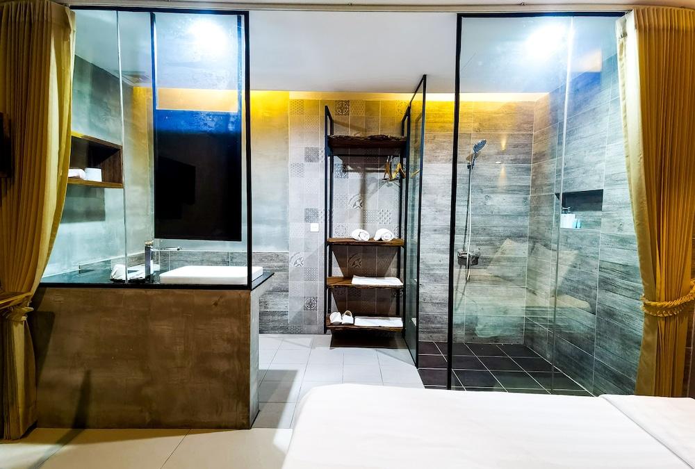 Deluxe Double Room - Photo 17