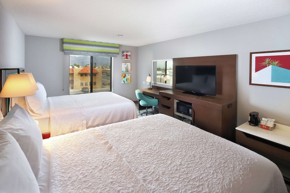 Room, 2 Queen Beds, Non Smoking - Photo 6