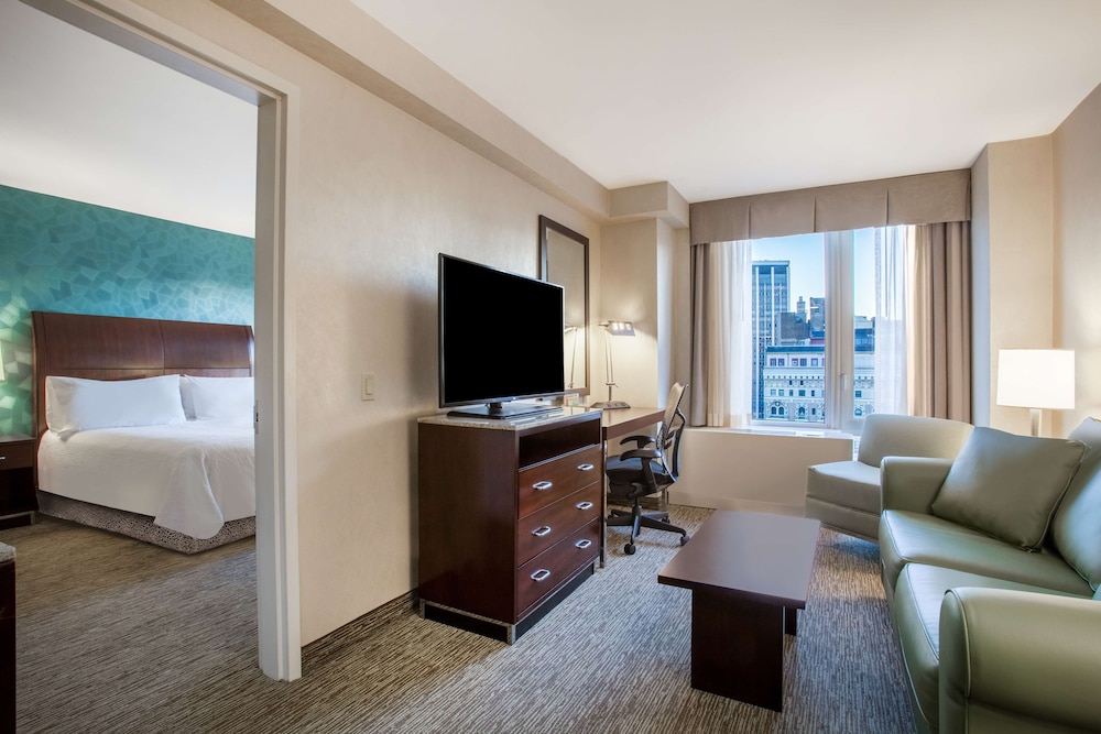 Suite, 1 King Bed, Accessible, Bathtub (Mobility)