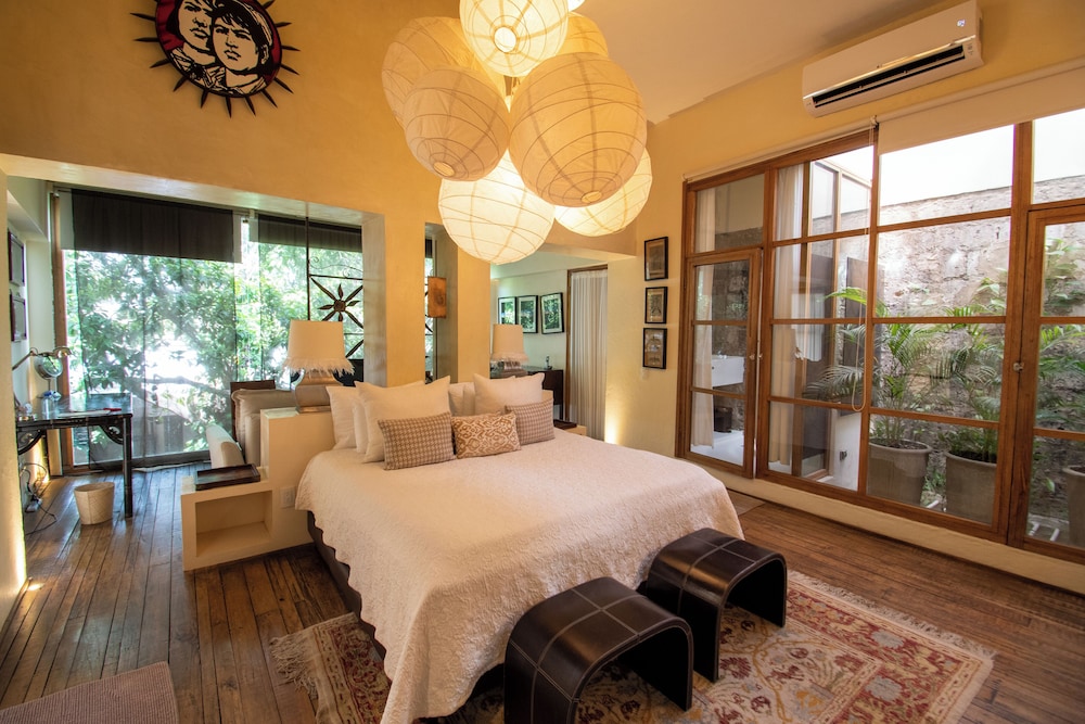 Luxury Suite - Photo 5