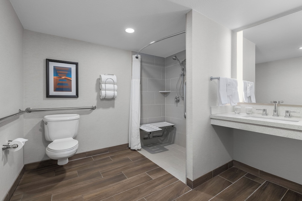 Room, 2 Queen Beds, Accessible (Mobility & Hearing, Roll-In Shower) - Photo 1