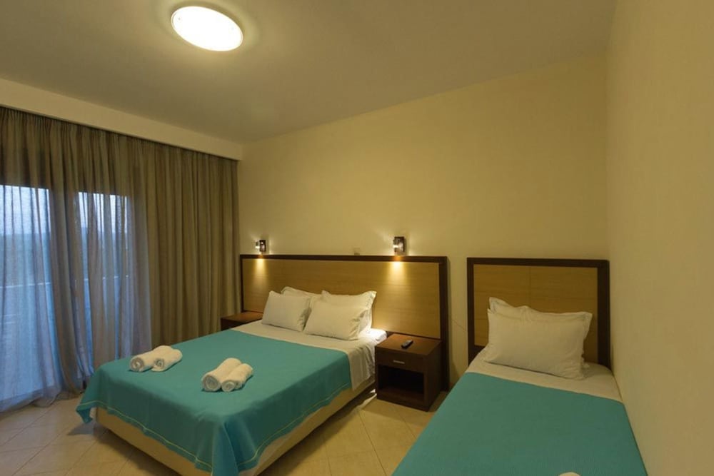Superior Triple Room, Garden View photo 2