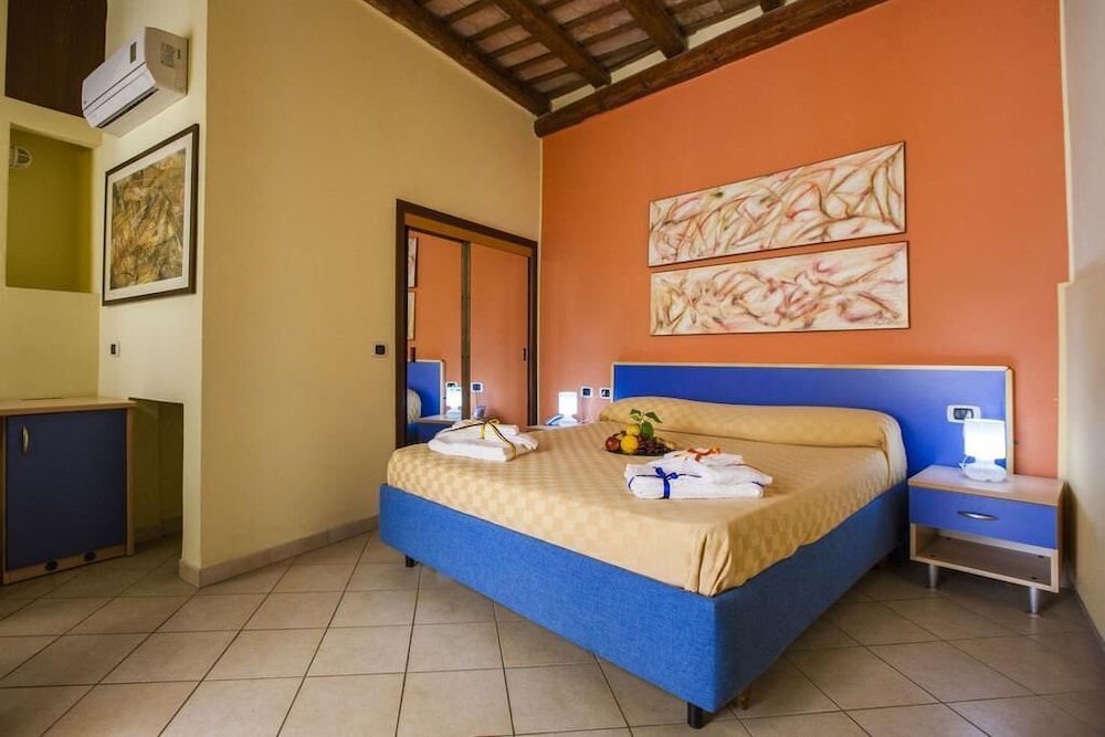 Standard Room - Photo 1