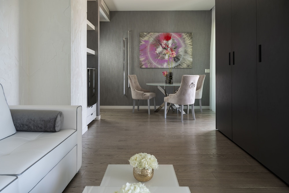 Exclusive Suite, Hot Tub, Sea View photo 1