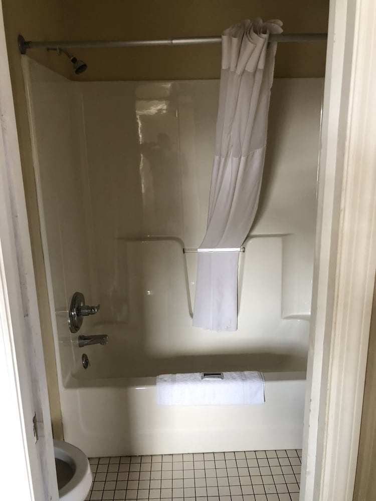 Basic Double Room, 2 Double Beds, Non Smoking (Street View) photo 3
