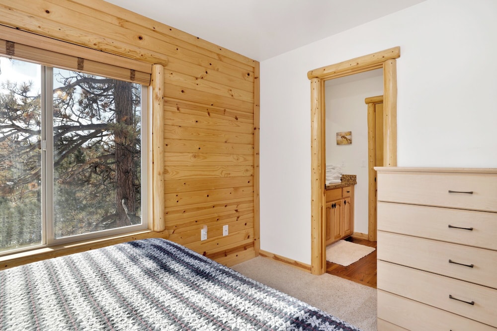 Cabin, Multiple Beds, Patio, Mountain View (2261) photo 3