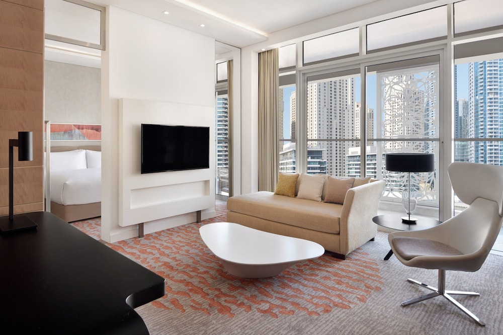 Suite, 1 Bedroom, Marina View (High Floor) thumbnail 5