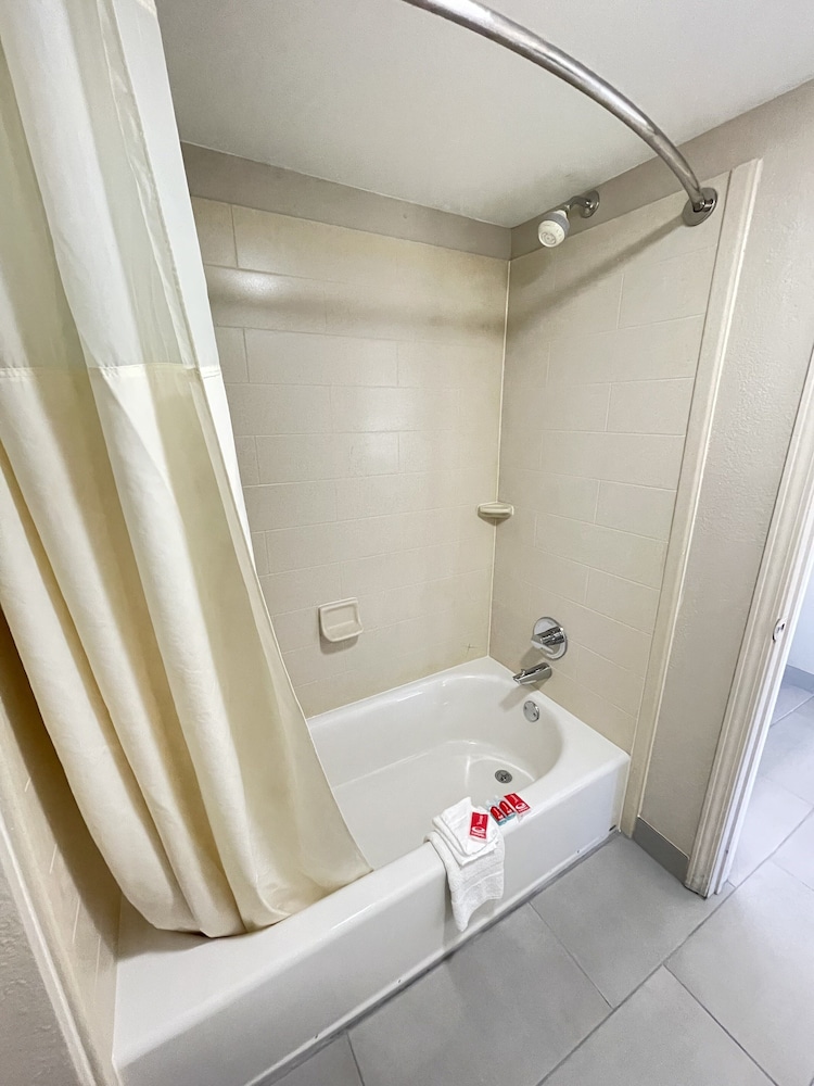Standard Room, 2 Double Beds, Smoking - Photo 6