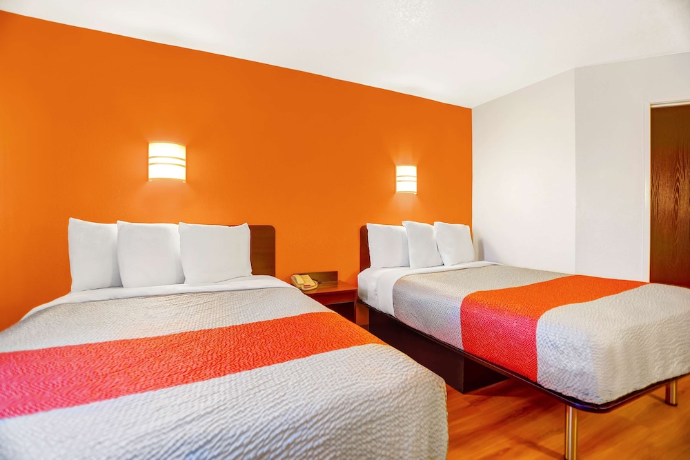 Standard Room, 2 Double Beds, Non Smoking photo 3