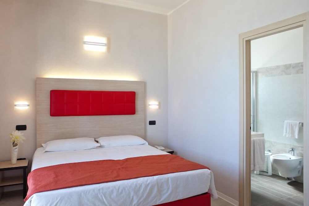 Standard Double or Twin Room photo 1