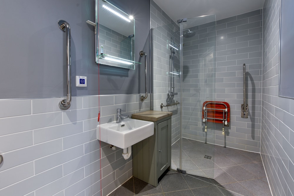 Double Room, Accessible, Ensuite (Shower Only) photo 2