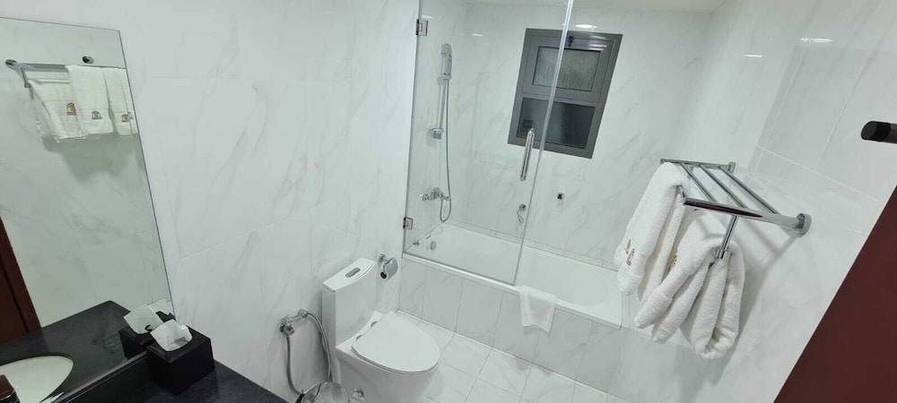 Executive Suite - Photo 9