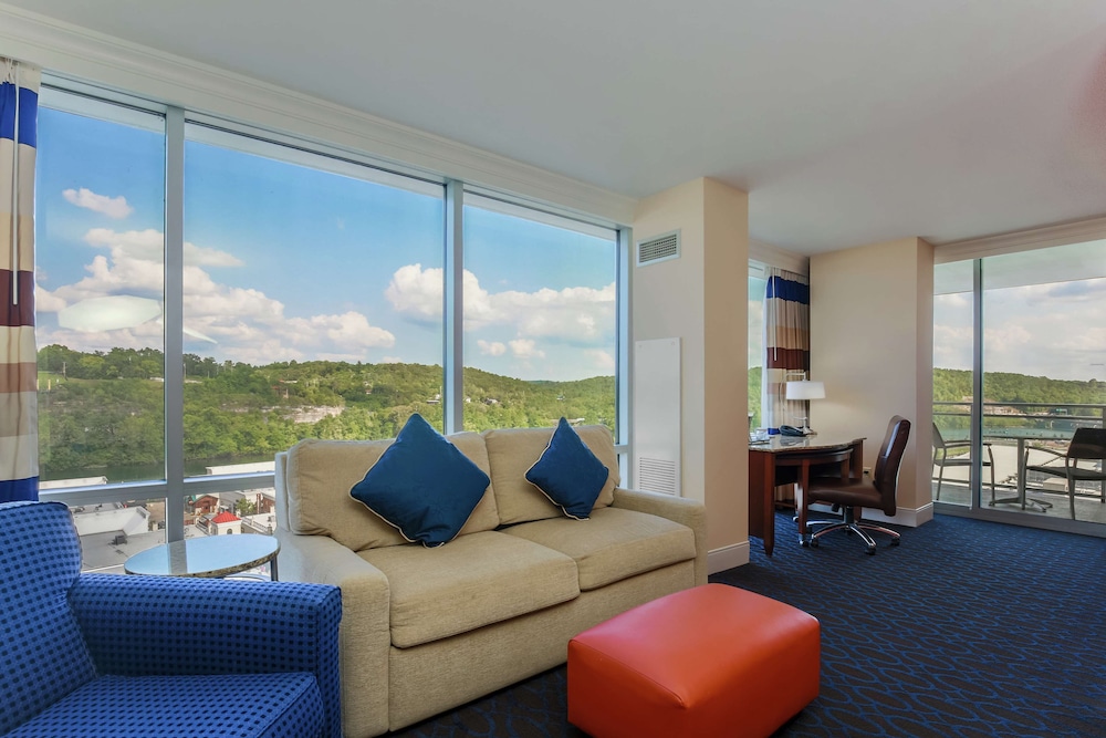 Deluxe Room, 1 King Bed, Balcony, View photo 1