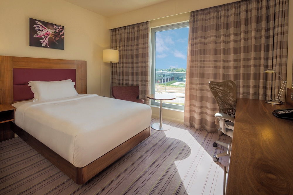 Standard Room, 1 Queen Bed - Photo 16