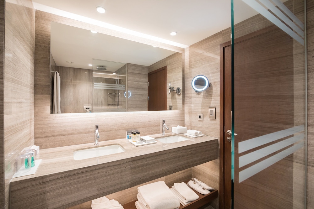 Suite, 1 Queen Bed, Terrace (Two Storey) - Photo 11