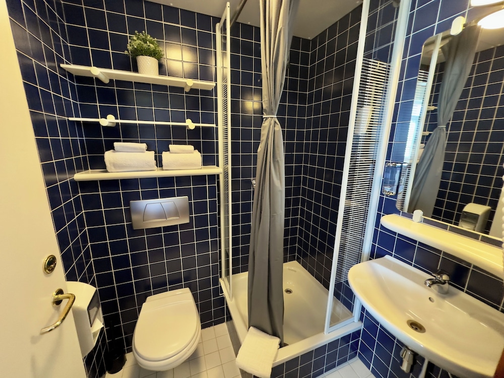 Classic Double or Twin Room - Photo 7