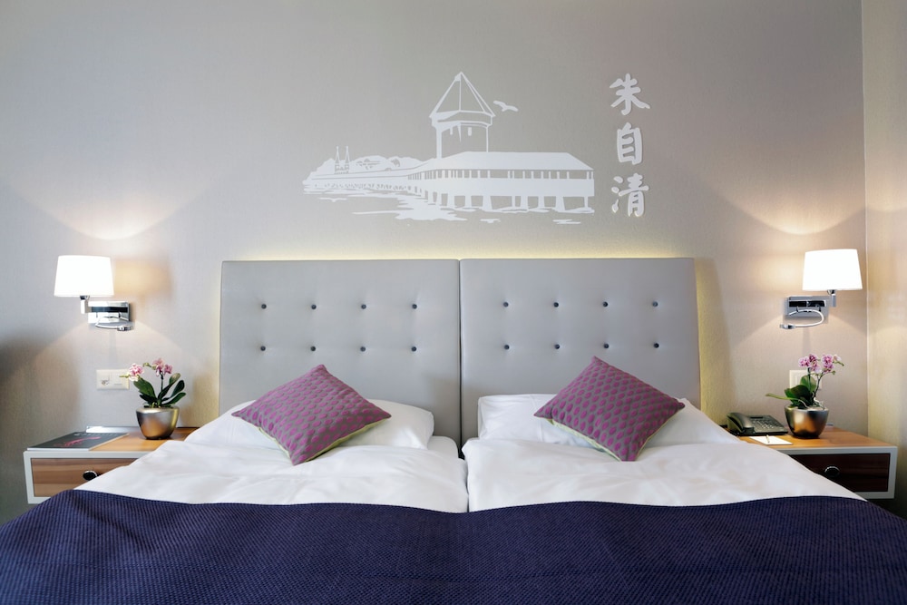 Deluxe Triple Room, City View - Photo 5