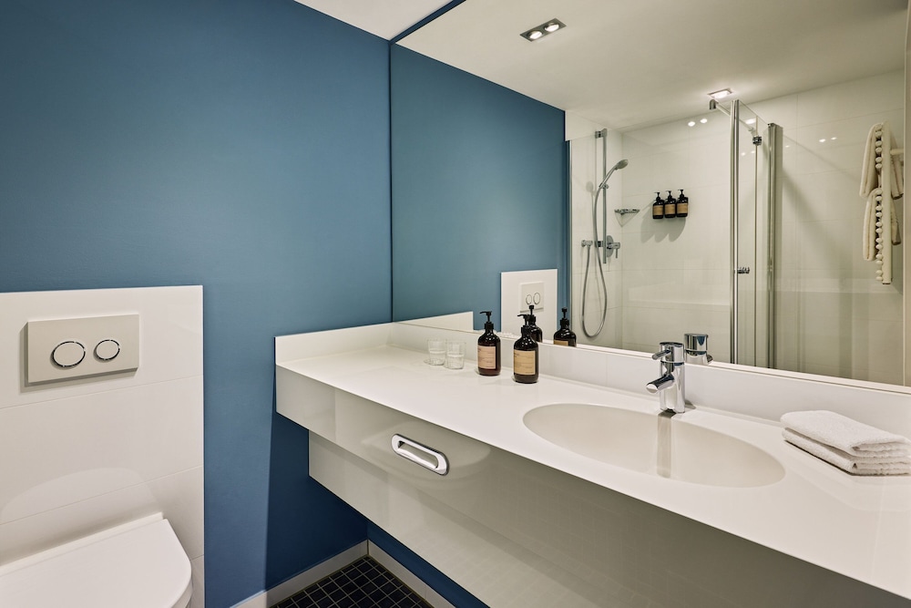 Executive Room, 1 King Bed, City View - Photo 7