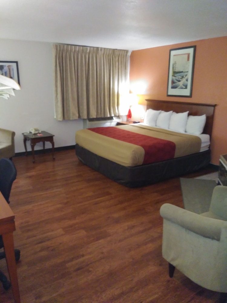 Room, 1 King Bed - Photo 5