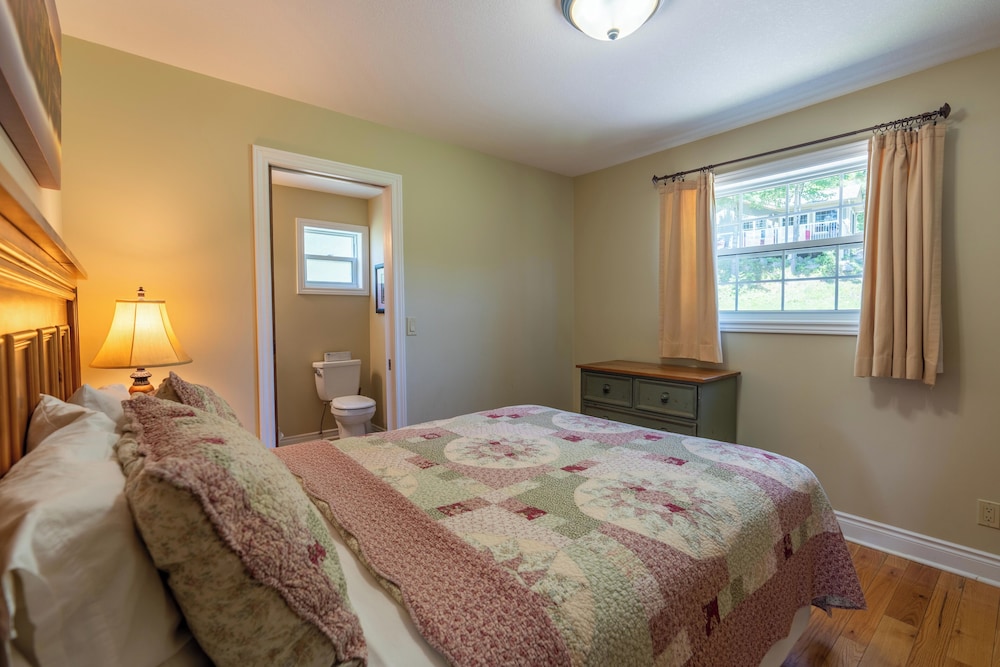 Luxury Cottage, 3 Bedrooms (Meadowvale) photo 1