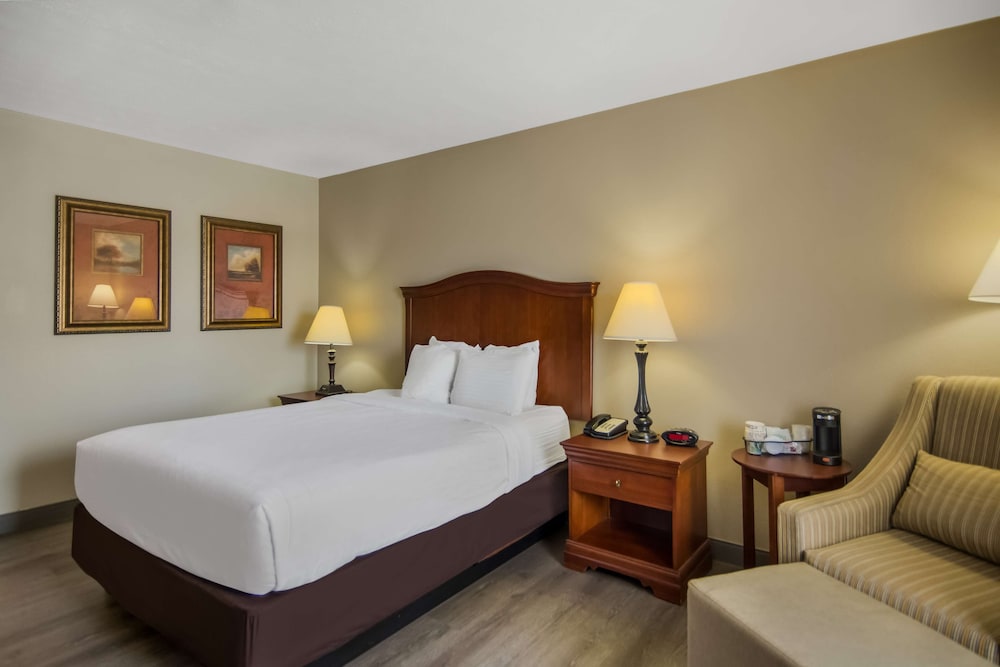 Standard Room, 1 Queen Bed, Accessible, Bathtub photo 2