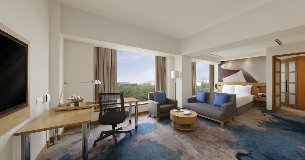 Junior Suite, 1 Queen Bed photo 2