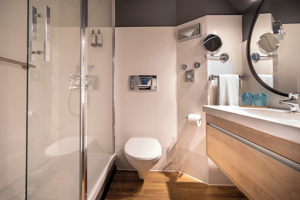 Superior Room with aircondition thumbnail 5