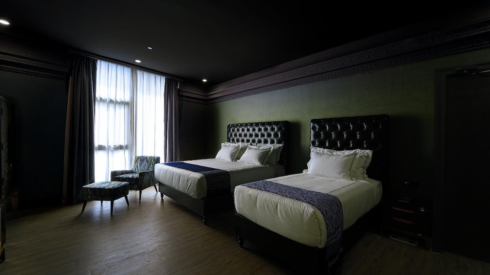 1-Bedroom Family Suite