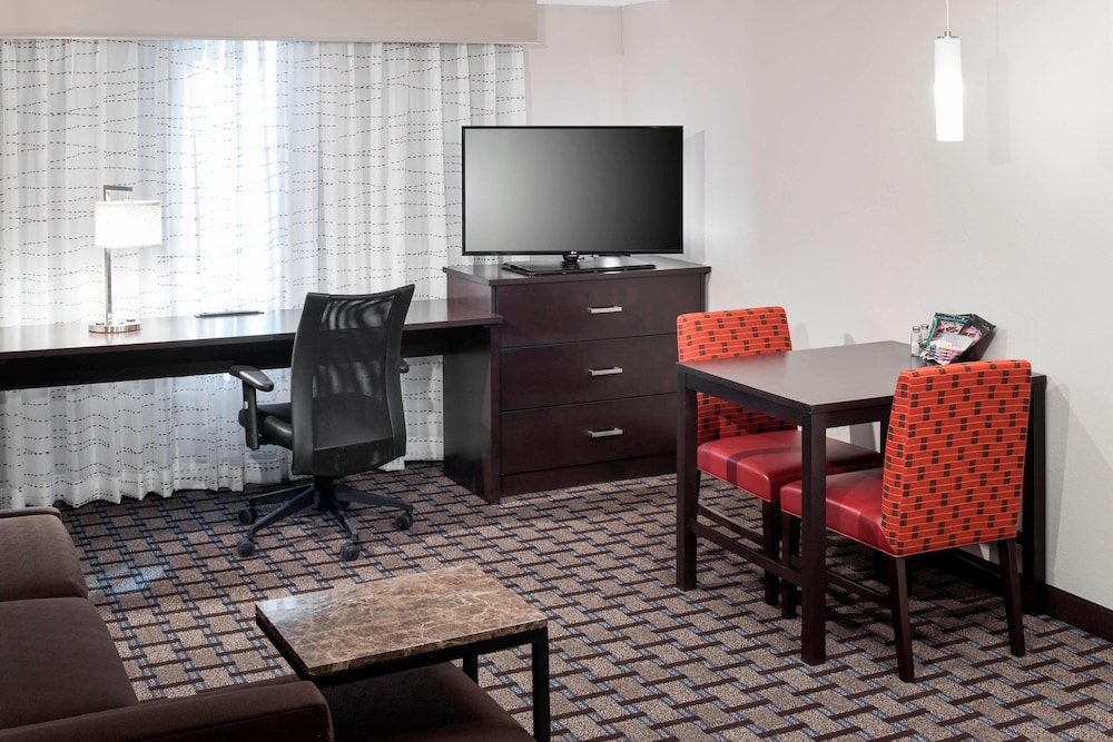 Suite, 1 King Bed with Sofa bed photo 2