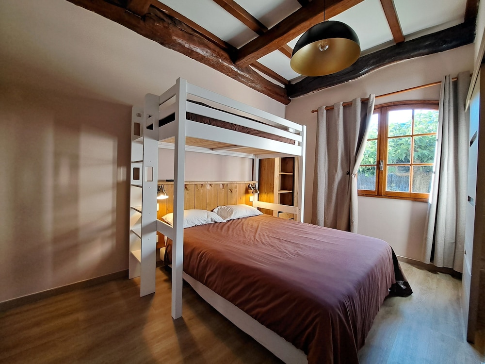 Room - Photo 1