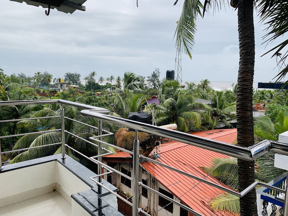 Luxury Double Room, 1 Double Bed, Bathtub, Sea View photo 2