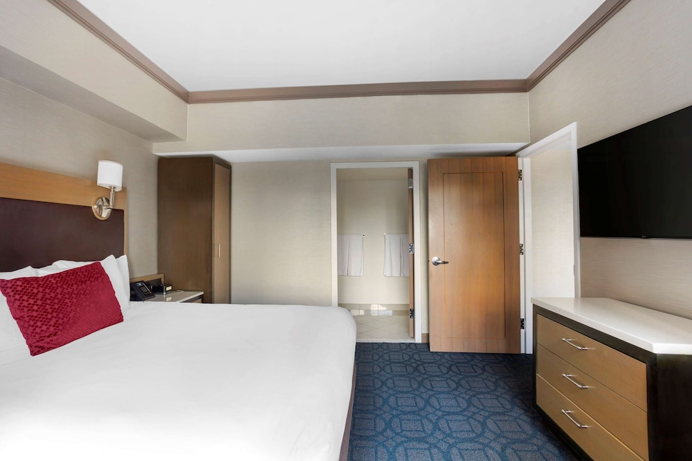 2 Bedroom 2 King Suite with Queen Sofabed