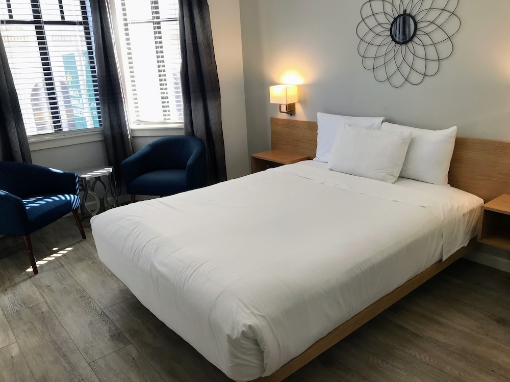 Standard Room, 1 Queen Bed - Photo 1