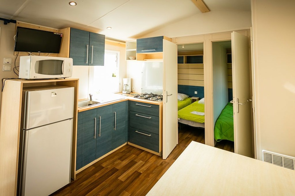 Deluxe Mobile Home, 3 Bedrooms (Alizee) photo 3