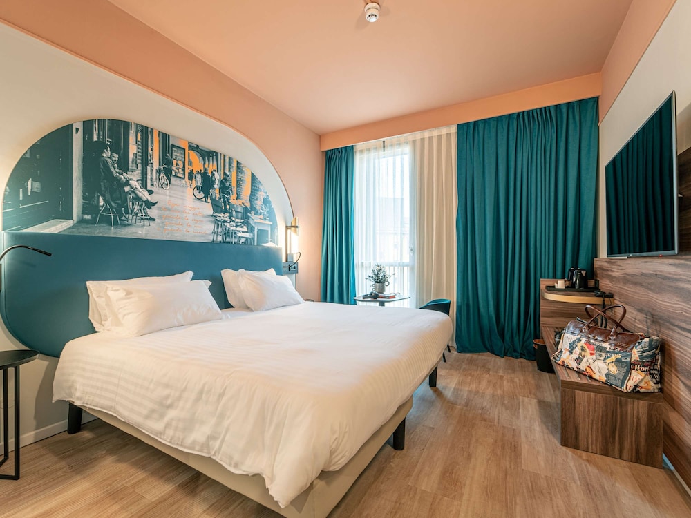Room, 1 King Bed (Privilege, Renewed)