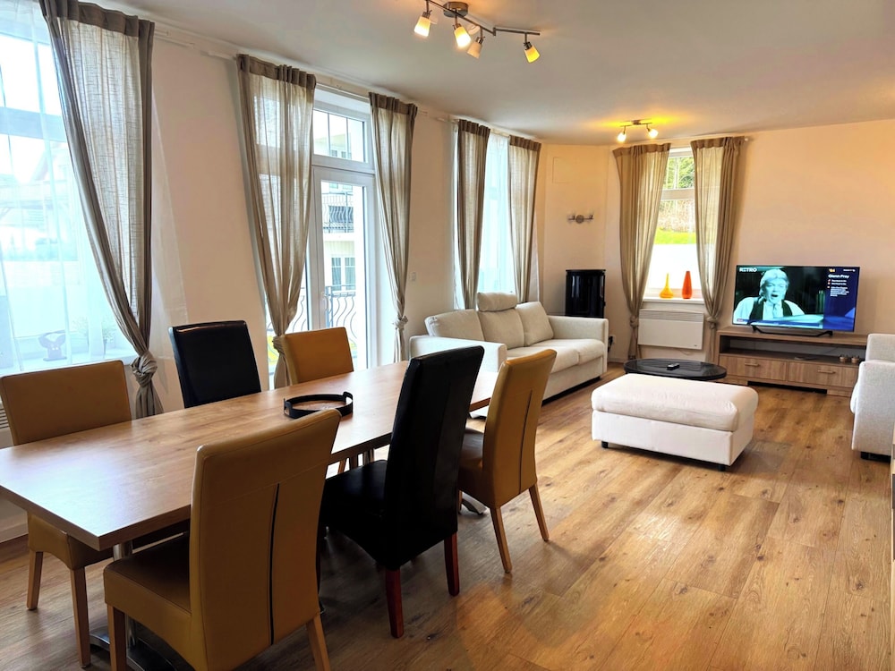 Grand Apartment, 2 Bedrooms, Pets Not Allowed (AP 18) photo 1