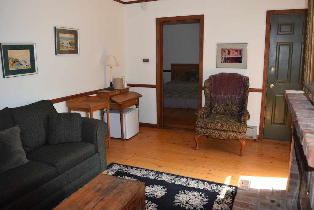 Traditional Suite photo 2