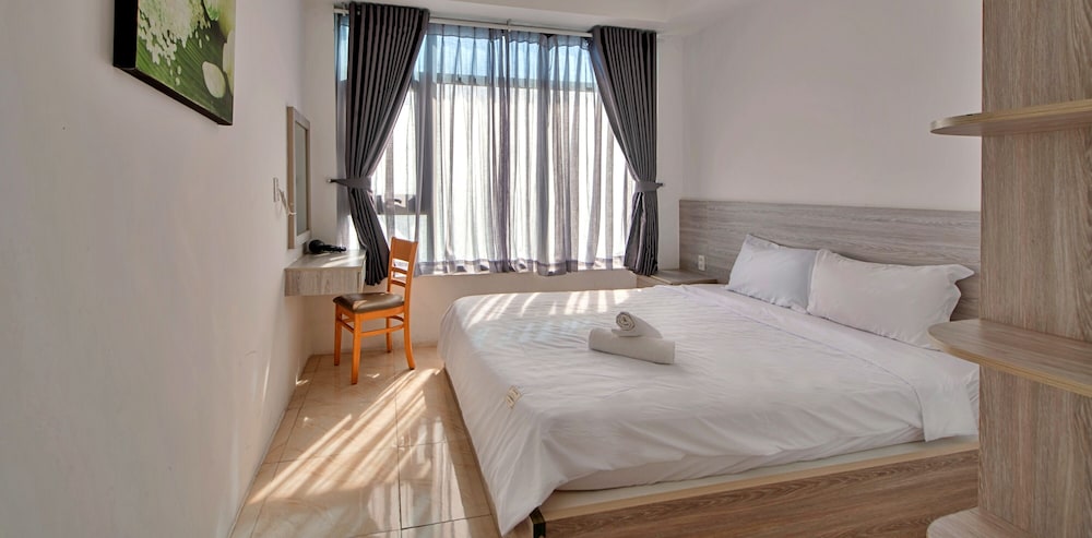 Premier Condo, Partial Sea View